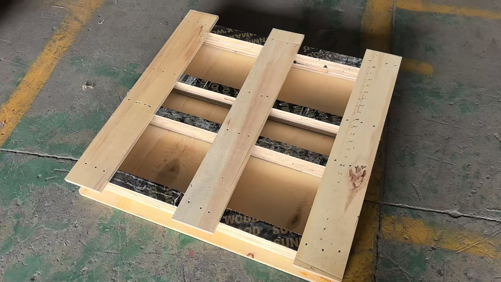 2-Way Entry Pallet Bottom View