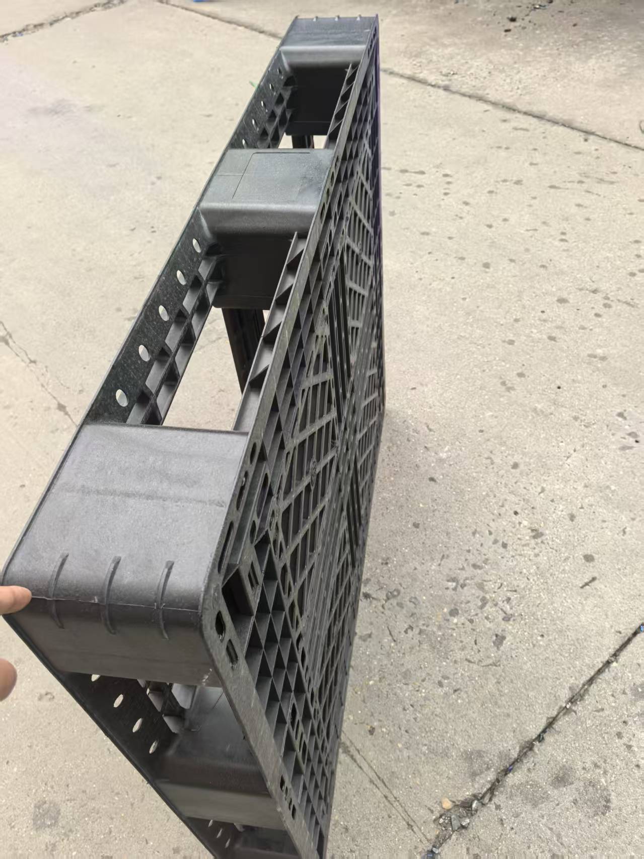Grid Plastic Pallet - Side Structure