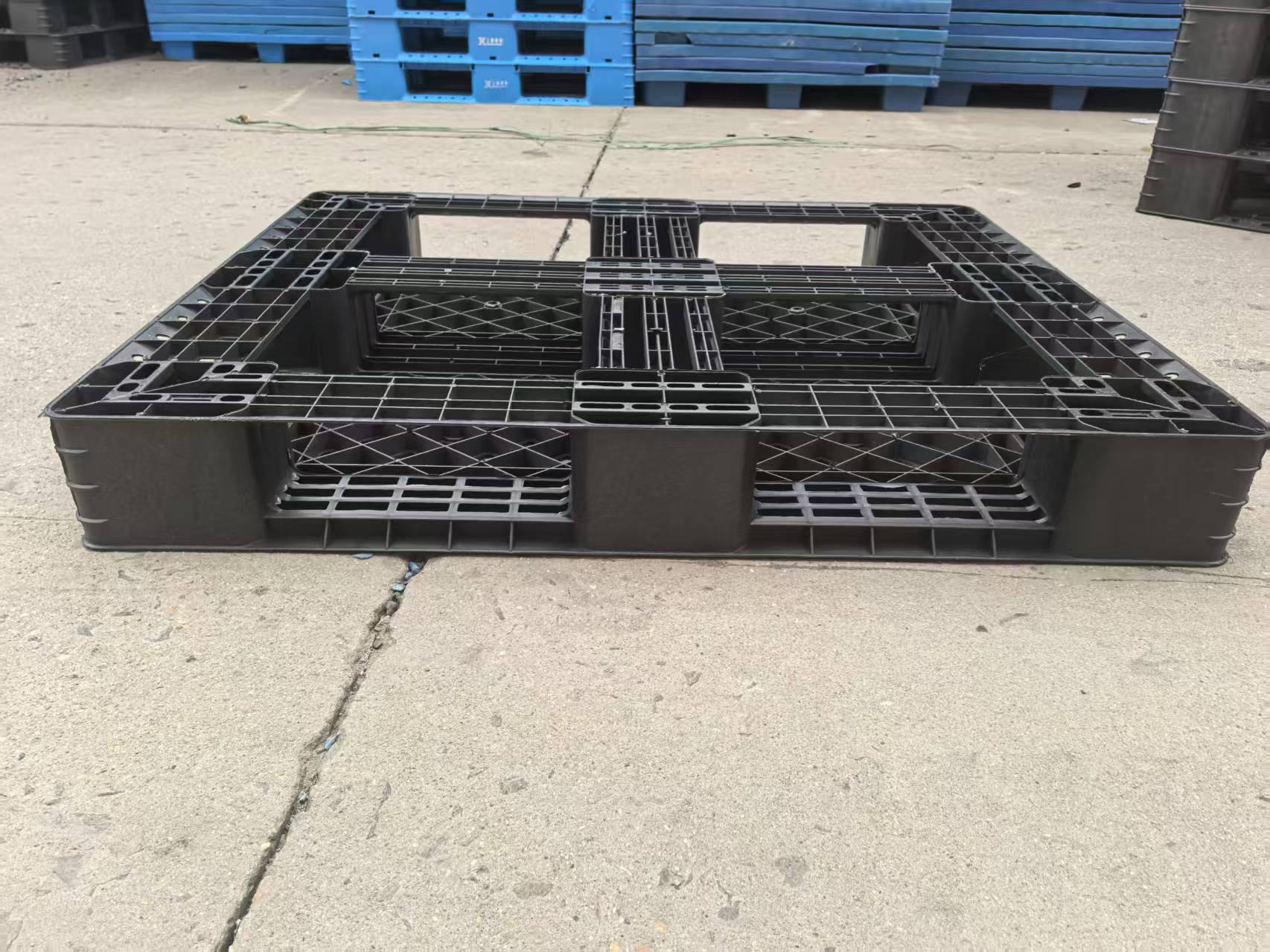 Grid Plastic Pallet - Bottom View