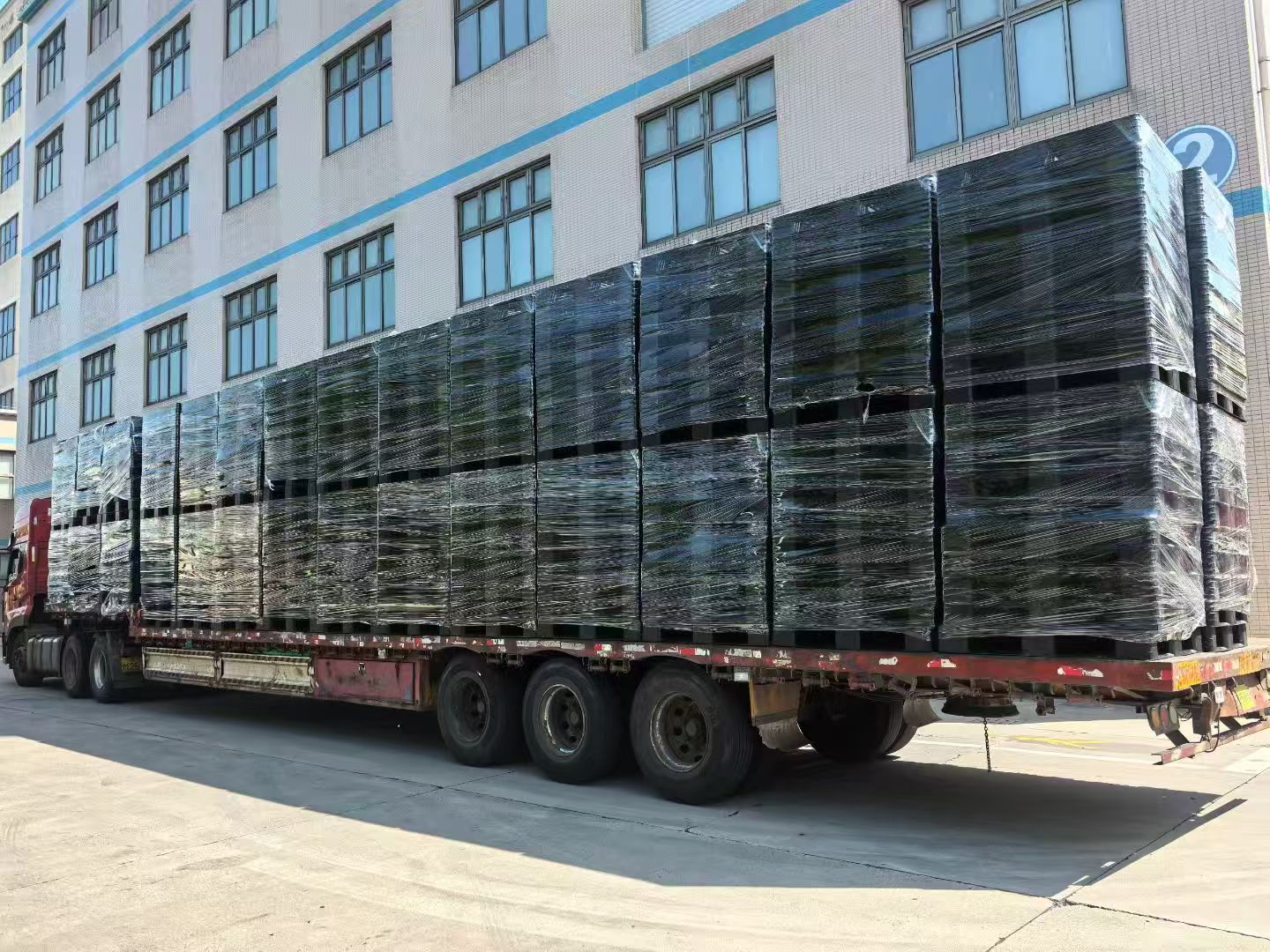 Grid Plastic Pallets - Bulk Shipping