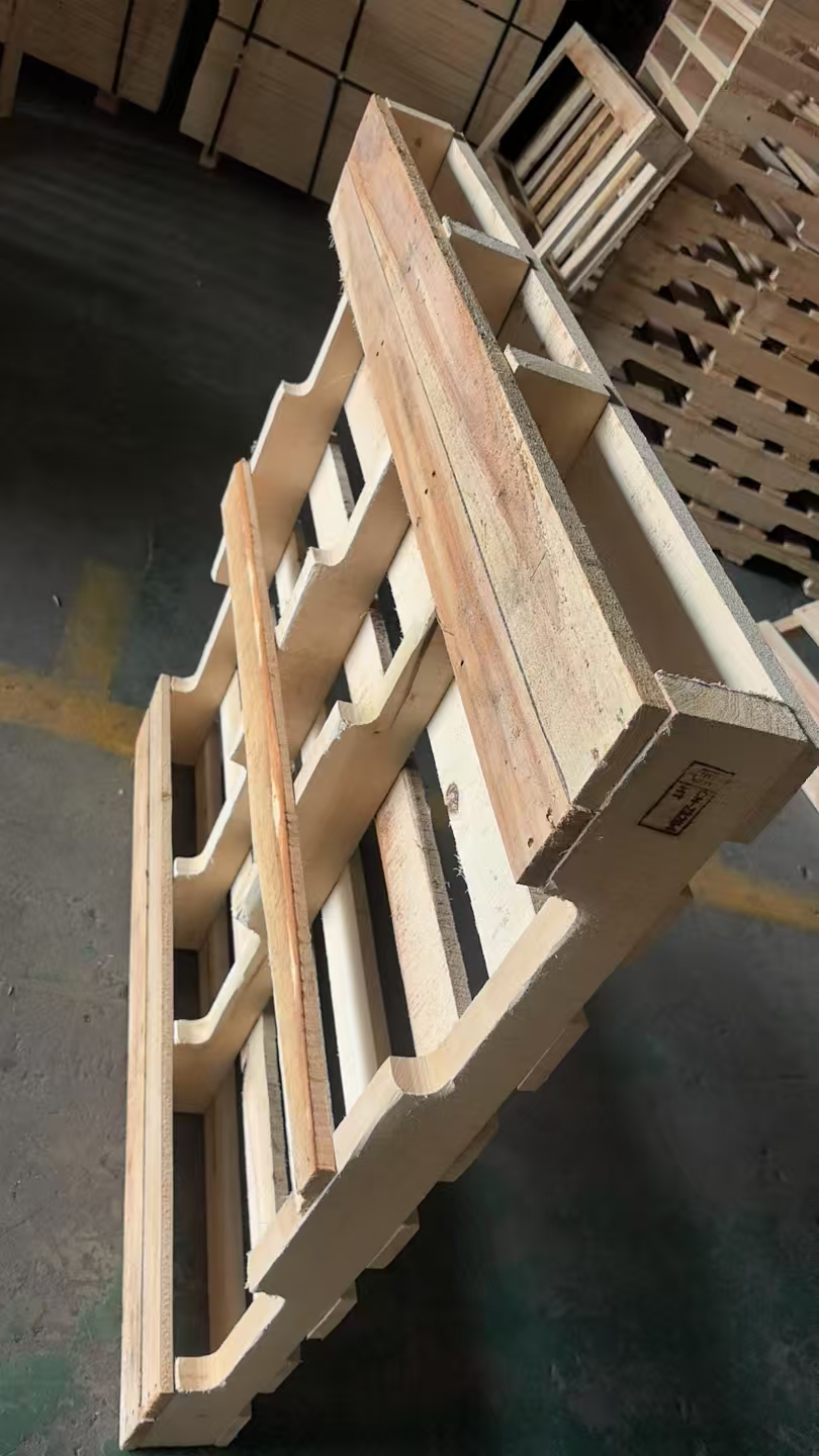 Heat-treated pallets with IPPC stamp