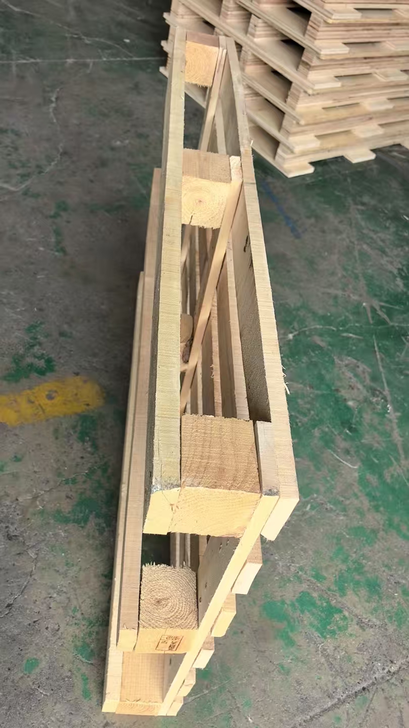 Heat-treated stringer pallet side view