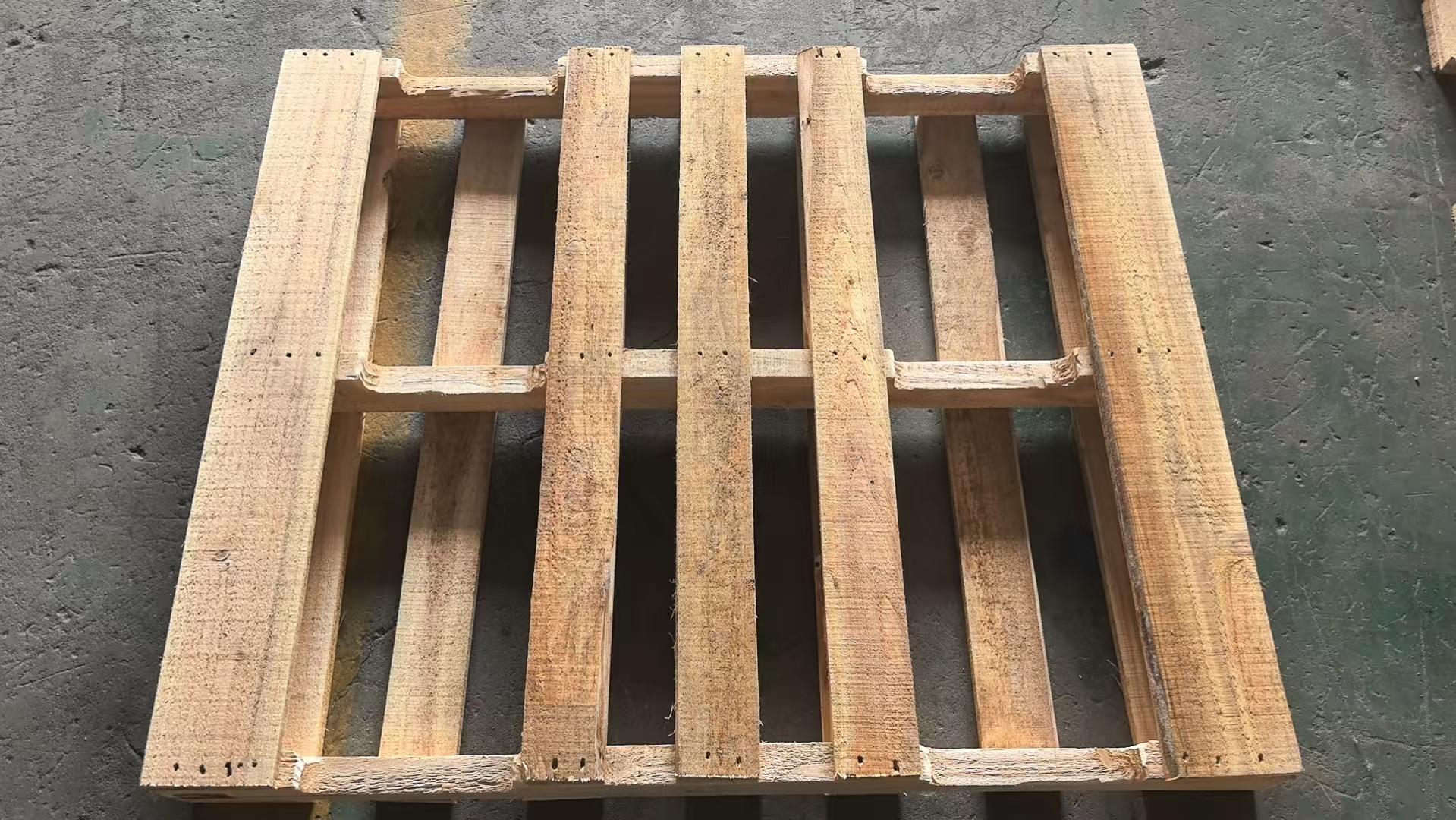 US Standard Pallet - Top View with Notched Stringers